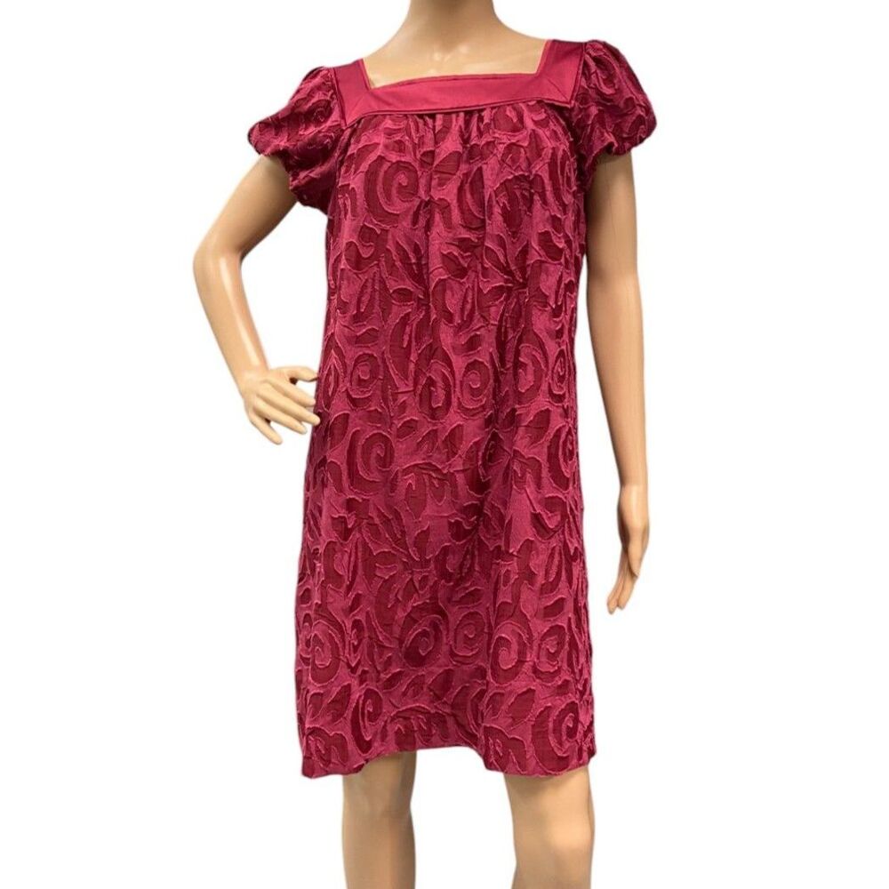 BCBG PARIS Women's Chic Burgundy Babydoll Dress Textured Floral Pattern Sz 8